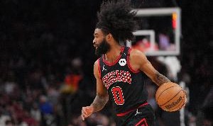 状态炸裂！科比-怀特半场10中8&amp;4记三分轰下24分1板3助2断1帽