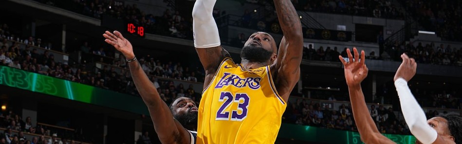 詹姆斯200岁还能扣太离谱！本人回应朋友称赞：6个笑哭了表情