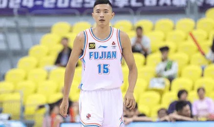 陈林坚：在场上打得很放松，现在慢慢学会主动交流了