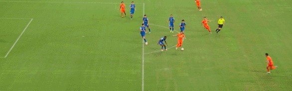 雷速评审团：刘洋传中打到马纳法手臂裁判未判点，判罚正确吗